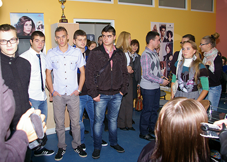 20121012 makedonieciai_centre_01